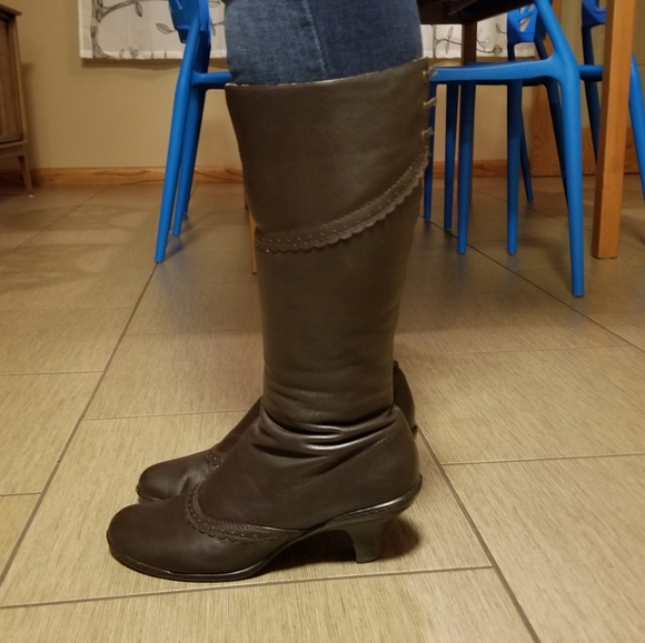 Sofft Shoes - **SOLD** Sofft Tall Leather Zip Boots - Brown